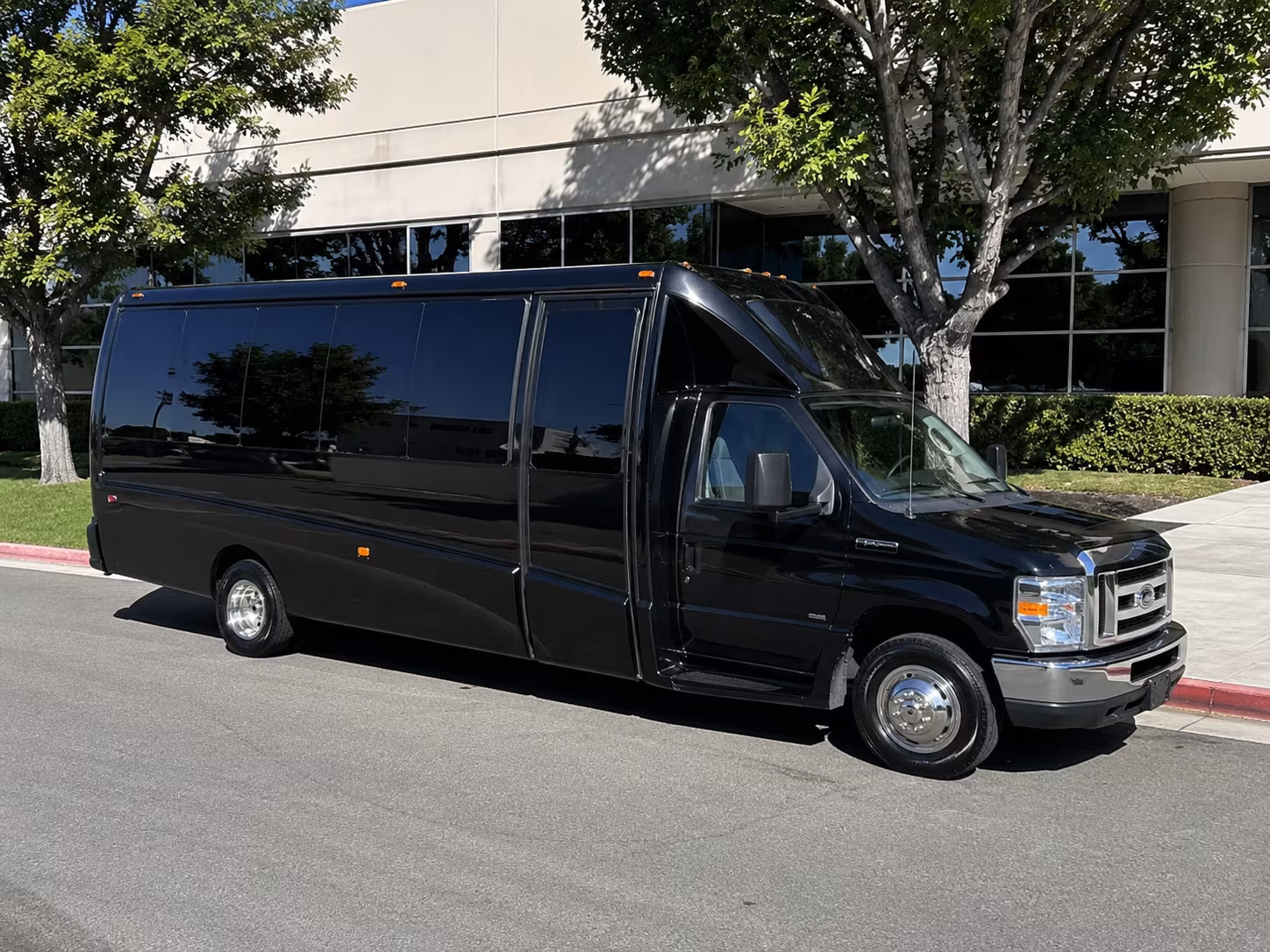 18 Passenger Party Bus Exterior